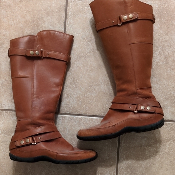 The North Face Tan Heeled Boots - Picture 1 of 8